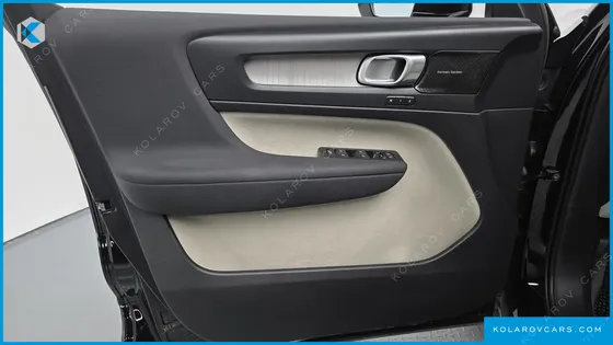 VOLVO XC40 B4 ULTIMATE BRIGHT