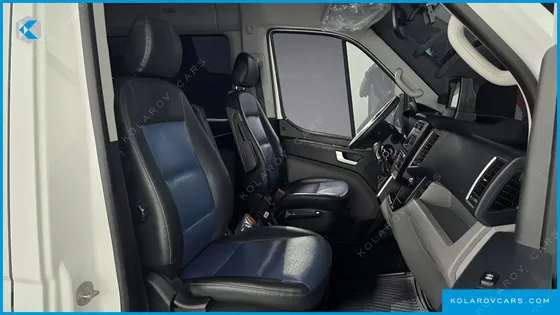 HYUNDAI SOLATI 15-SEATER