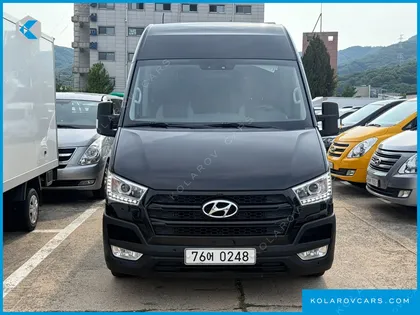 HYUNDAI SOLATI 14-SEATER