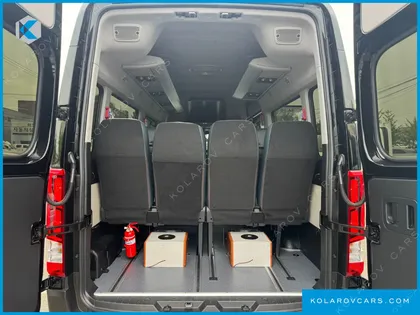 HYUNDAI SOLATI 15-SEATER