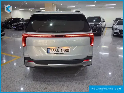 KIA CARNIVAL GASOLINE 7-SEATER OUTDOOR