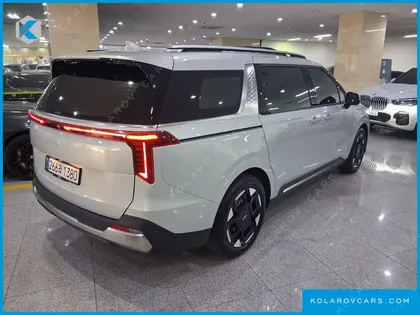 KIA CARNIVAL GASOLINE 7-SEATER OUTDOOR