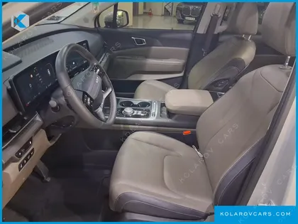 KIA CARNIVAL GASOLINE 7-SEATER OUTDOOR