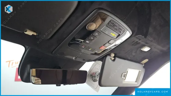 KIA CARNIVAL GASOLINE 9-SEATER SIGNATURE