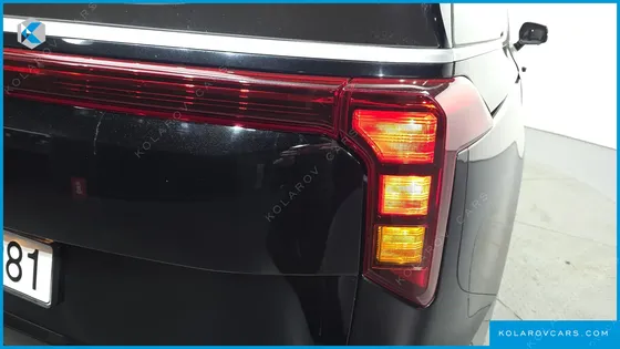 KIA CARNIVAL 9-SEATER PRESTIGE