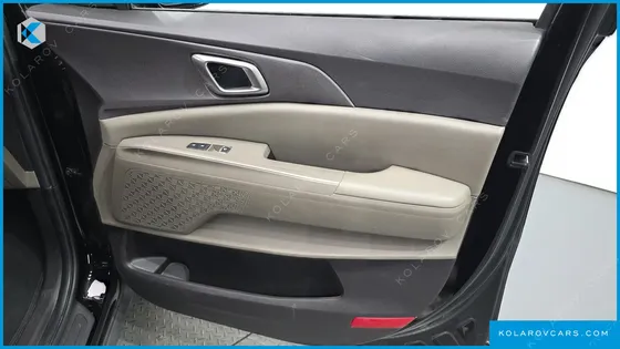KIA CARNIVAL 9-SEATER PRESTIGE