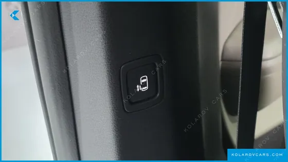 KIA CARNIVAL GASOLINE 7-SEATER SIGNATURE