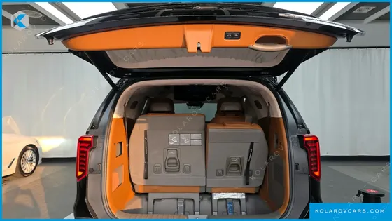 KIA CARNIVAL HEV 7-SEATER HI-LIMOUSINE (SPECIAL VEHICLE)
