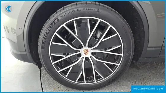 PORSCHE MACAN BASE 4