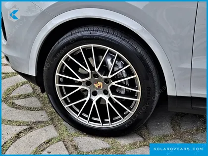 PORSCHE CAYENNE 3.0 COUPE PLATINUM EDITION