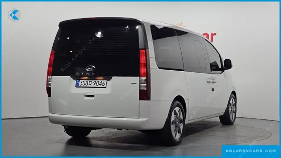 HYUNDAI STARIA 4WD TOURER 9-SEATER
