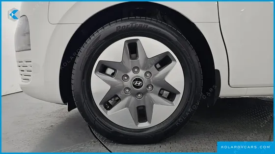 HYUNDAI STARIA 4WD TOURER 9-SEATER