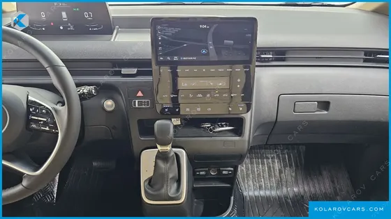 HYUNDAI STARIA 4WD TOURER 9-SEATER