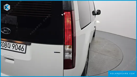 HYUNDAI STARIA 4WD TOURER 9-SEATER