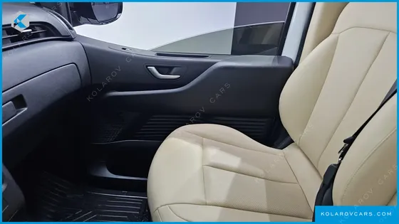 HYUNDAI STARIA 4WD TOURER 9-SEATER