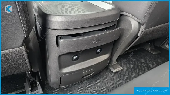 HYUNDAI STARIA CARGO 5-SEATER