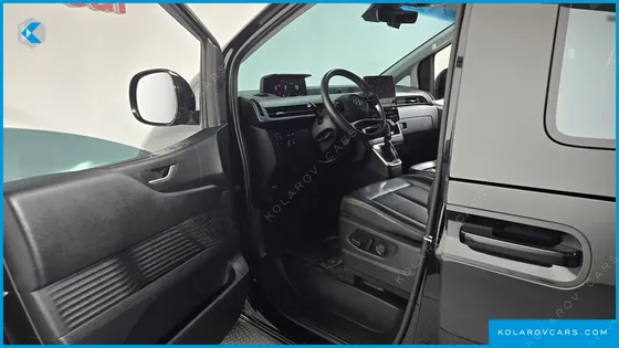 HYUNDAI STARIA L3.5 CARGO 5-SEATER