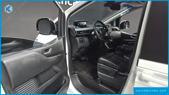 HYUNDAI STARIA CARGO 3-SEATER