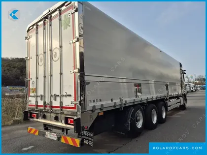 MERCEDES CARGO TRUCK 8X4