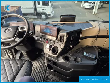 MERCEDES CARGO TRUCK 8X4