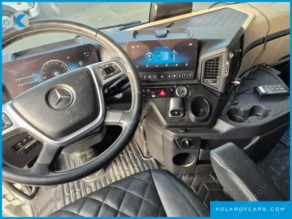 MERCEDES CARGO TRUCK 8X4
