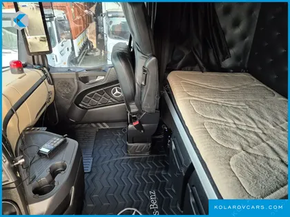 MERCEDES CARGO TRUCK 8X4
