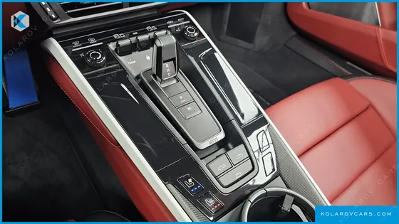 PORSCHE 911 CARRERA 4 GTS CABRIOLET