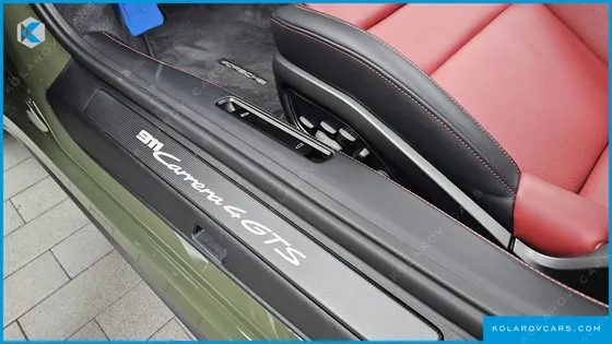 PORSCHE 911 CARRERA 4 GTS CABRIOLET