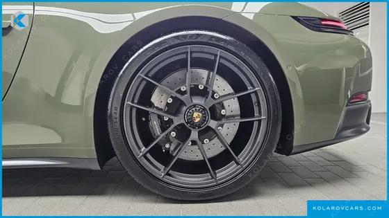 PORSCHE 911 CARRERA 4 GTS CABRIOLET