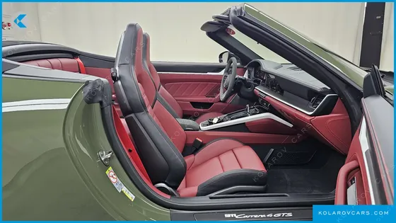 PORSCHE 911 CARRERA 4 GTS CABRIOLET