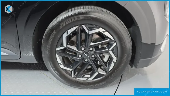 KIA CARNIVAL 9-SEATER PRESTIGE