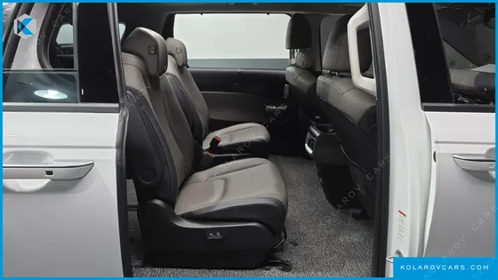 KIA CARNIVAL GASOLINE 9-SEATER SIGNATURE