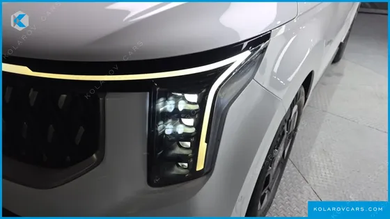 KIA CARNIVAL GASOLINE 9-SEATER SIGNATURE
