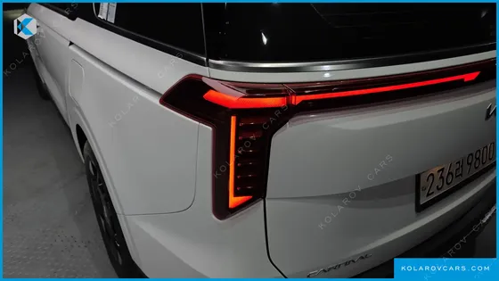 KIA CARNIVAL GASOLINE 9-SEATER SIGNATURE