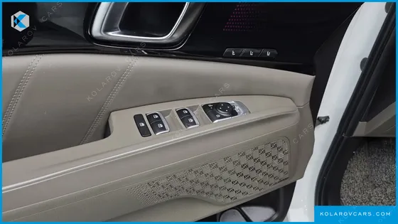 KIA CARNIVAL GASOLINE 9-SEATER SIGNATURE