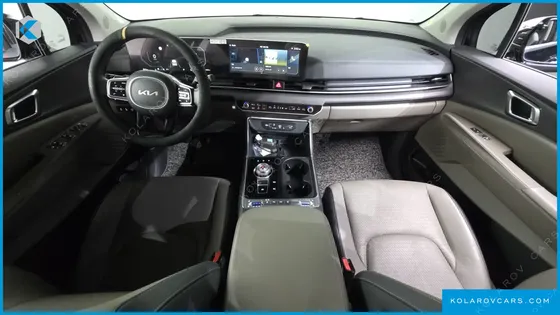 KIA CARNIVAL 7-SEATER OUTDOOR