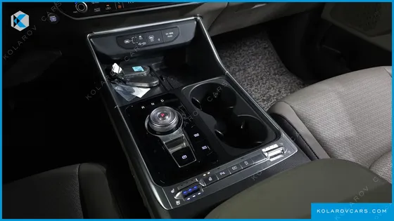 KIA CARNIVAL 7-SEATER OUTDOOR