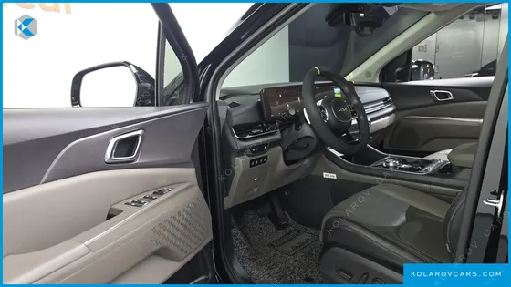 KIA CARNIVAL 7-SEATER OUTDOOR