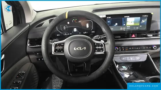 KIA CARNIVAL 7-SEATER OUTDOOR