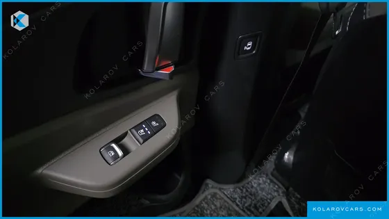 KIA CARNIVAL 7-SEATER OUTDOOR