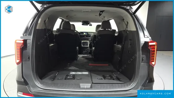 KIA CARNIVAL 7-SEATER OUTDOOR