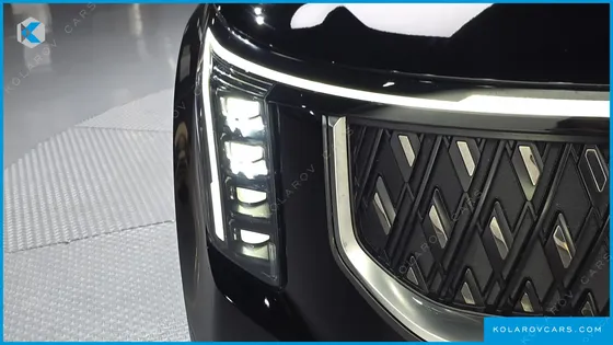 KIA CARNIVAL 7-SEATER OUTDOOR