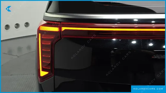 KIA CARNIVAL 7-SEATER OUTDOOR