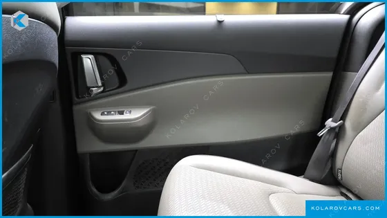 KIA CARNIVAL 7-SEATER OUTDOOR