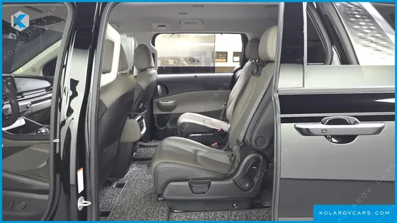 KIA CARNIVAL 7-SEATER OUTDOOR