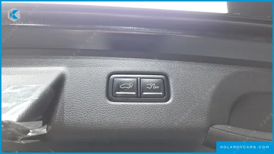 KIA CARNIVAL 7-SEATER OUTDOOR