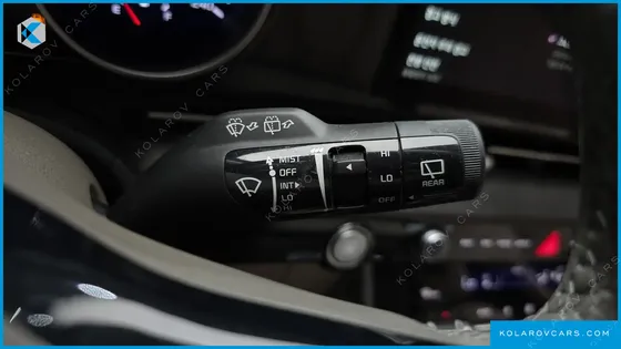 KIA CARNIVAL 9-SEATER PRESTIGE