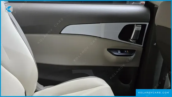 KIA CARNIVAL 9-SEATER PRESTIGE