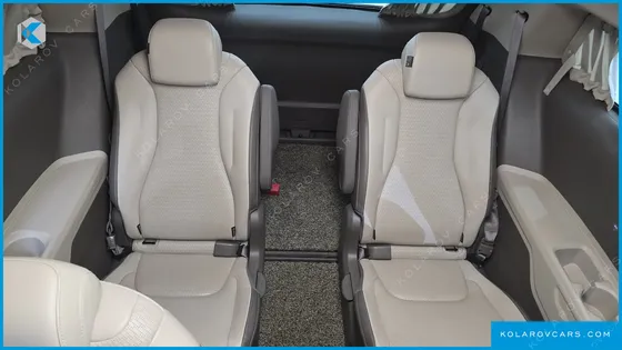 KIA CARNIVAL GASOLINE 9-SEATER HI-LIMOUSINE