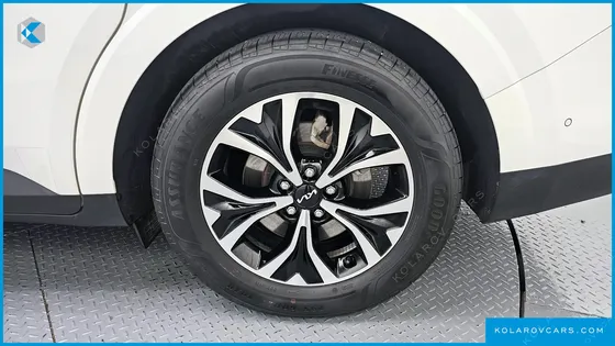 KIA CARNIVAL 9-SEATER NOBLESSE